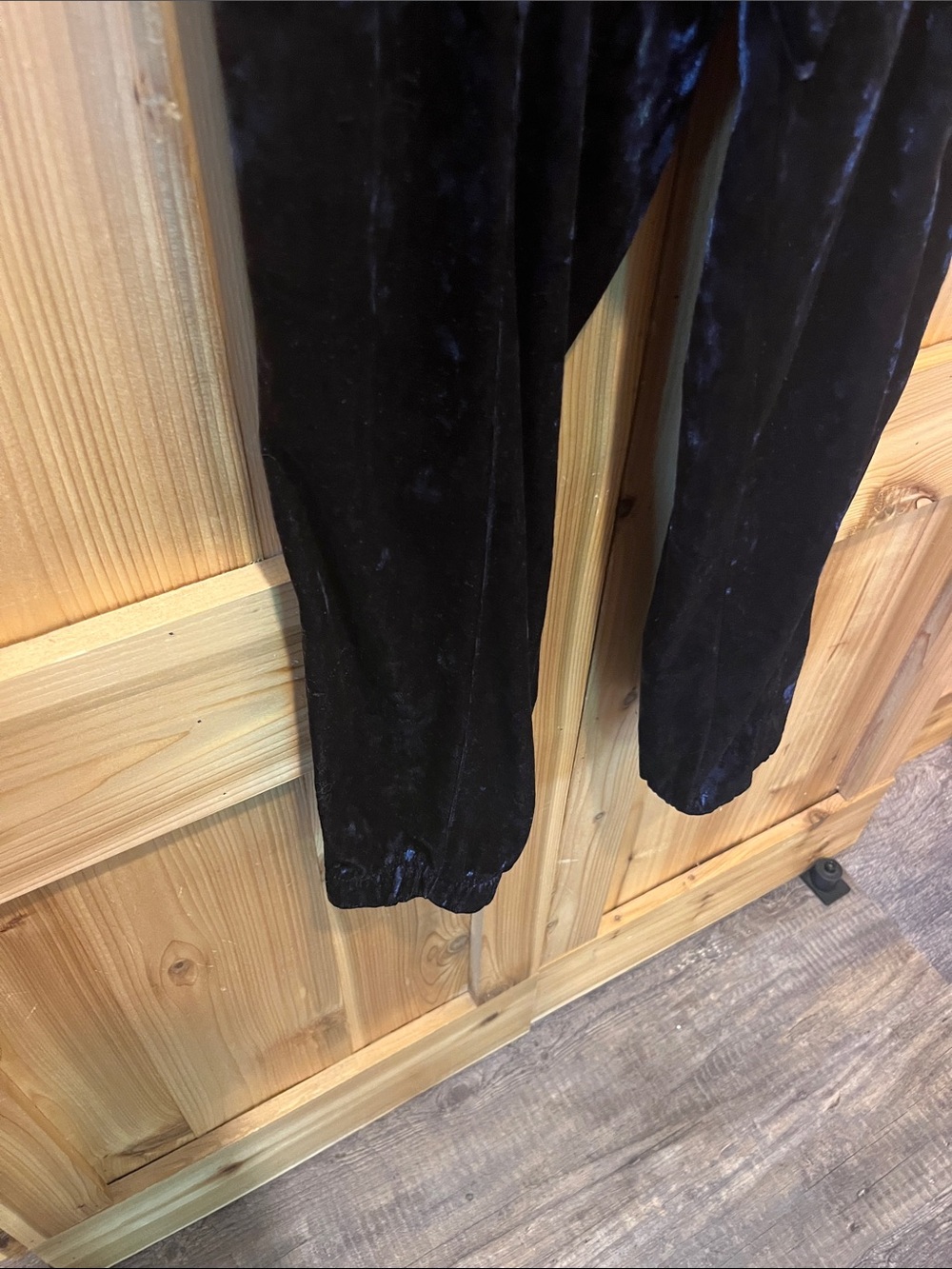 Jolt Black Velvet Cropped Pants - Picture 5 of 11
